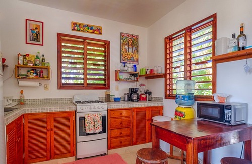 Soliman Bay Cabin | Private garden view casita, perfect for a couple, beach access, AC and WiFi!