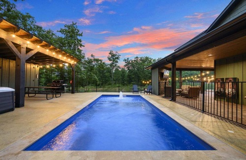 Broken Bow Cabin | Private Gated Heated Pool Hot Tub Stocked Pond Arcade & Game Tables