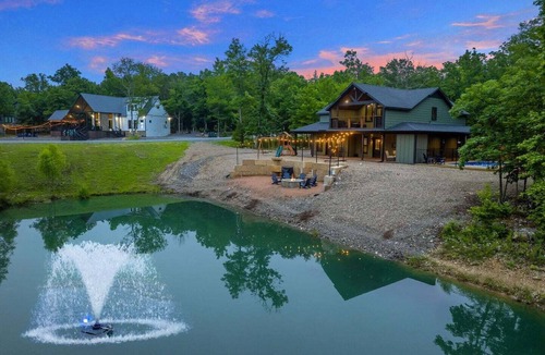 Broken Bow Cabin | Private Gated Heated Pool Hot Tub Stocked Pond Arcade & Game Tables