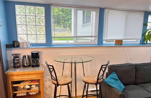 Burnaby House | Private Getaway in South Burnaby, with parking and near transit to Vancouver
