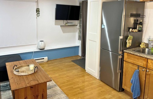 Burnaby House | Private Getaway in South Burnaby, with parking and near transit to Vancouver