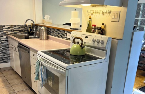 Burnaby House | Private Getaway in South Burnaby, with parking and near transit to Vancouver