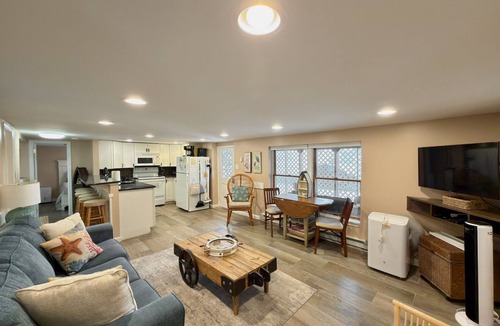 Sea Isle City Apartment | Private Ground-Floor Beach Condo One Block to Beach Screened Porch