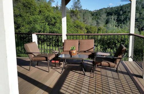 Penn Valley Cabin | Private Ground Floor Accommodation for a Couples' Getaway in Penn Valley, California