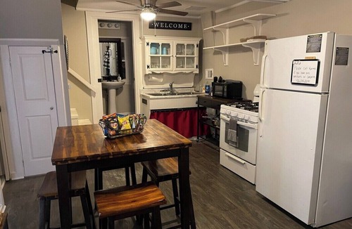 Independence House | Private Guest House - 5 min to Arrowhead/FIFA