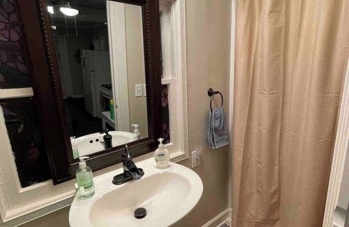Independence House | Private Guest House - 5 min to Arrowhead/FIFA