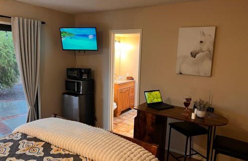 Hemet House | Private Guest Room