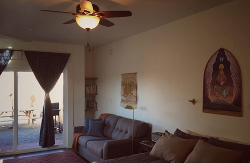 Montague Apartment | PRIVATE GUEST STUDIO & INSPIRING MT. SHASTA VIEW