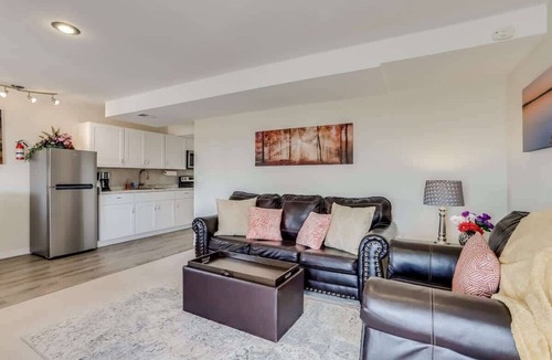 Centennial House | Private Guest Suite with King bed