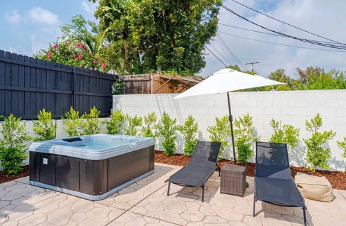 Valley Glen Condo | Private Guest unit Universal Studios hot tub fire pit