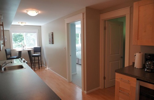 Lake Forest Park Apartment | Private guest suite, close to Link light rail, Kenmore Air, and Town Ctr