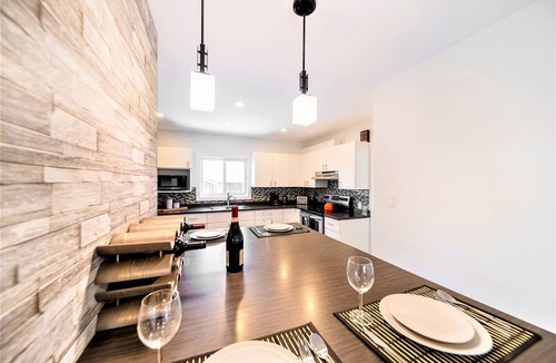Winnipeg House | Private Gym & Dedicated Office Space.