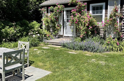 Amagansett Lanes Cottage | Private Hamptons cottage in ideal Amagansett location