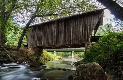 Cornelia Cabin | Private haven on the banks of the Chattahoochee River.