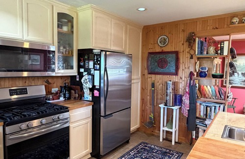 Healdsburg House | Private Healdsburg Retreat, 1.5 walk to town Plaza, nearby bus shuttle