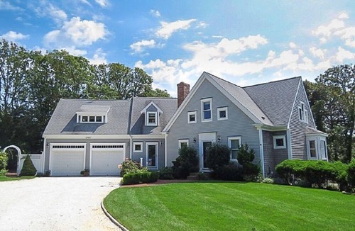 West Chatham House | PRIVATE HEATED POOL! Pet friendly, sleeps 9 near the beach!