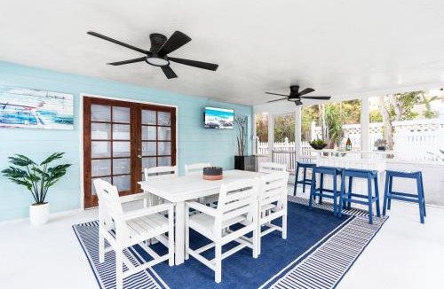 Siesta Key Village House | Private Heated Pool - 100 Steps to Beach Access - 5-min walk to Siesta Key Village