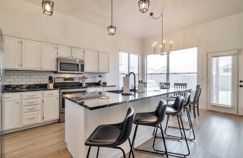 Hillcrest Ranch Homeowners House | Private Heated Pool, Dogs OK, Garage Parking, Near Golf, Hiking, Shops/Dining + FREE GOLF!