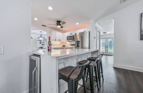 Naples House | Private Heated Pool-Hot Tub-Fire Pit-Tiki Bar-Large Yard-Great Location!