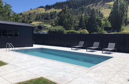 Clyde House | Private & Heated Pool in Clyde