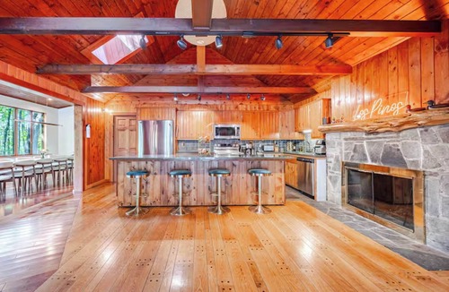Kingston House | Private Hilltop Getaway In Catskills