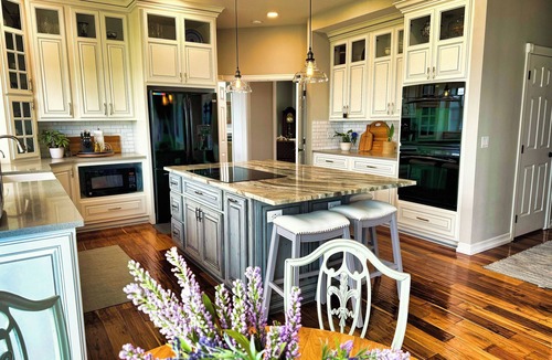 Kennewick House | Private Hilltop Luxury Estate with Breathtaking Views!