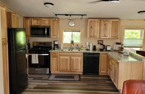 Adams House | Private Home,1+acre,close to WIDells&CastleRock,YardGames,Firepit& FREE Firewood