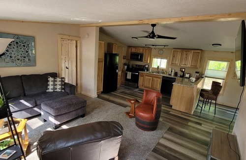 Adams House | Private Home,1+acre,close to WIDells&CastleRock,YardGames,Firepit& FREE Firewood