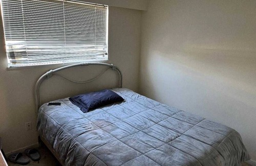 Renfrew-Collingwood House | Private Home For a Group of 4n