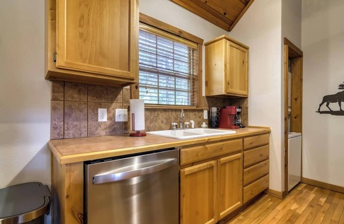 Branson West House | Private Home in StoneBridge Resort - Two Master Suites, Full Kitchen, Screened Porch, Grill