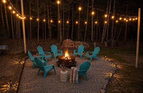 Bridgewater House | Private Home, King Bed, Beach Access, Fire Pit