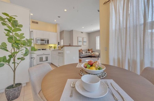 Westpark House | Private home located in Central Irvine