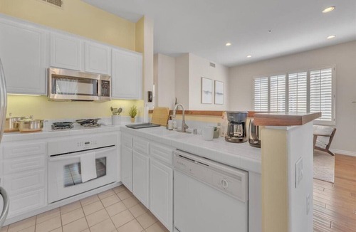 Westpark House | Private home located in Central Irvine