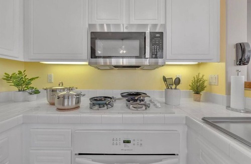Westpark House | Private home located in Central Irvine