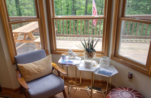 Carbon Hill House | Private home near Hocking Hills! King bed, hot tub, game room, fire place!