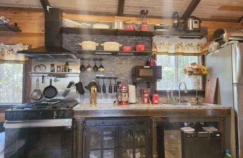 Glenwood House | Private Home near Volcano Park on Paved Road