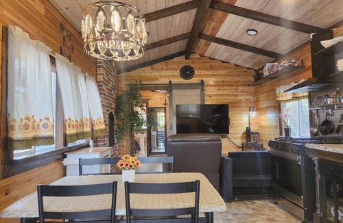 Glenwood House | Private Home near Volcano Park on Paved Road