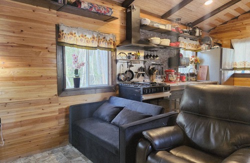 Glenwood House | Private Home near Volcano Park on Paved Road