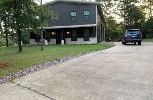 Bullard House | Private home on quiet street near Lake Palestine with room for a family.
