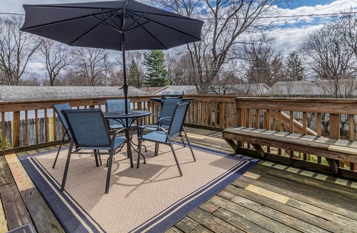 Champaign House | Private & Homey 3Bed/2Bath - Deck, Yard, Parking - 2 Levels - Quiet Neighborhood
