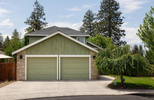 Boyd Acres House | Private Hot-Tub- 3 BDR for 8 Pet's OK