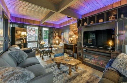 Agate House | Private Hot Tub! A-Frame Hideaway By Oakland Bay