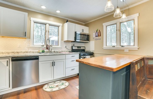 Michaywe Cottage | Private Hot Tub & Deck: Gaylord Family Home!