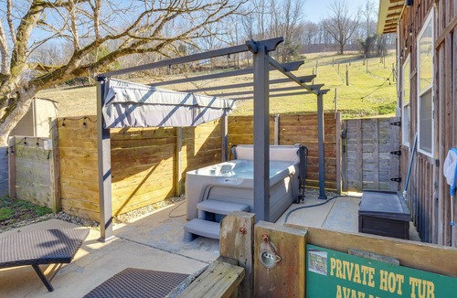Chestnut Mound Apartment | Private Hot Tub, Deck & Mtn Views! Hickman Retreat