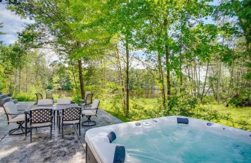 Shawano House | Private Hot Tub: Riverfront Escape in Shawano
