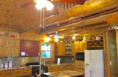Bat Cave Cabin | Private ! Hot Tubs, Massage Chairs, White Water only from river 3- Large decks !