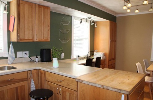 Westover House | Private hottub and bar! Entire home in Morgantown, West Virginia