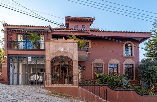 Bucerias House | PRIVATE HOUSE LOCATED IN THE POPULAR GOLDEN ZONE WITHIN 2 BLOCKS OF THE BEACH