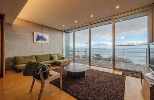Ushimado House | Private house overlooking the Aegean Sea in Japan /Setouchi Okayama