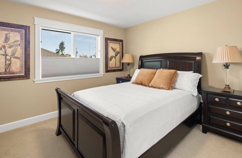 Sidney House | Private House Rental! Classic, Elegant, Comforting